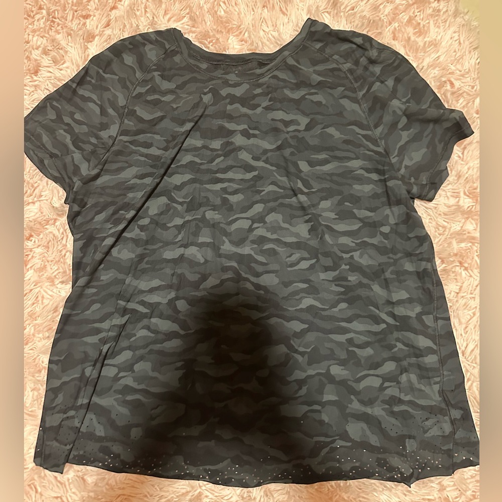 LULULEMON Camo Workout Shirt - Womens